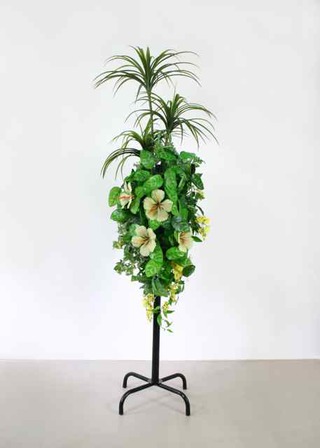 Paradies III, 2008, Plastikpflanzen, Garderobenständer, 187 x 60 x 60 cm
