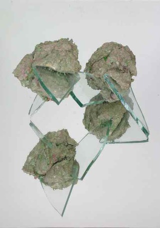 Lapse, 2013, Pappmaschee, Pigment, Glas, Spiegel, 14 x 24 x 15 cm 