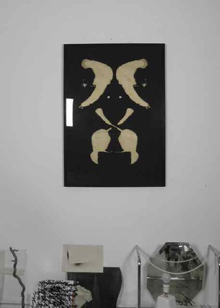 Goldmaid, 2010, Lack auf Papier gerahmt, 103x73cm, Studio wall, 2016